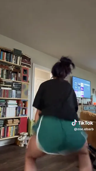 Zoe Ebarb Thighs In Green Shorts OnlyFans Video Leaked