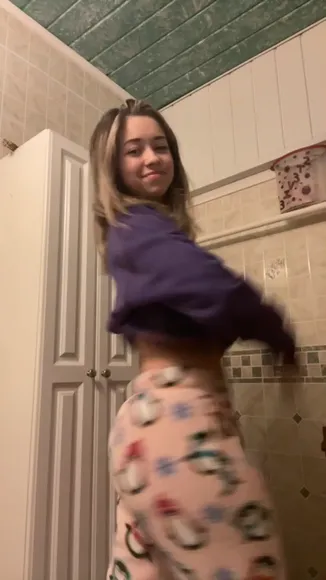 Zoe Ebarb Pajama Bottoms Dance OnlyFans Video Leaked