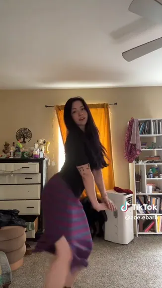 Zoe Ebarb Striped Skirt Hip Sway OnlyFans Video Leaked