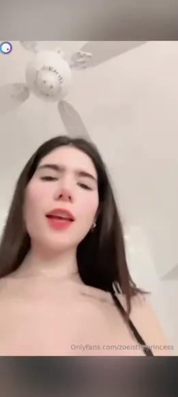 Zoeistheprincess Topless Boobs Display OnlyFans Video Leaked