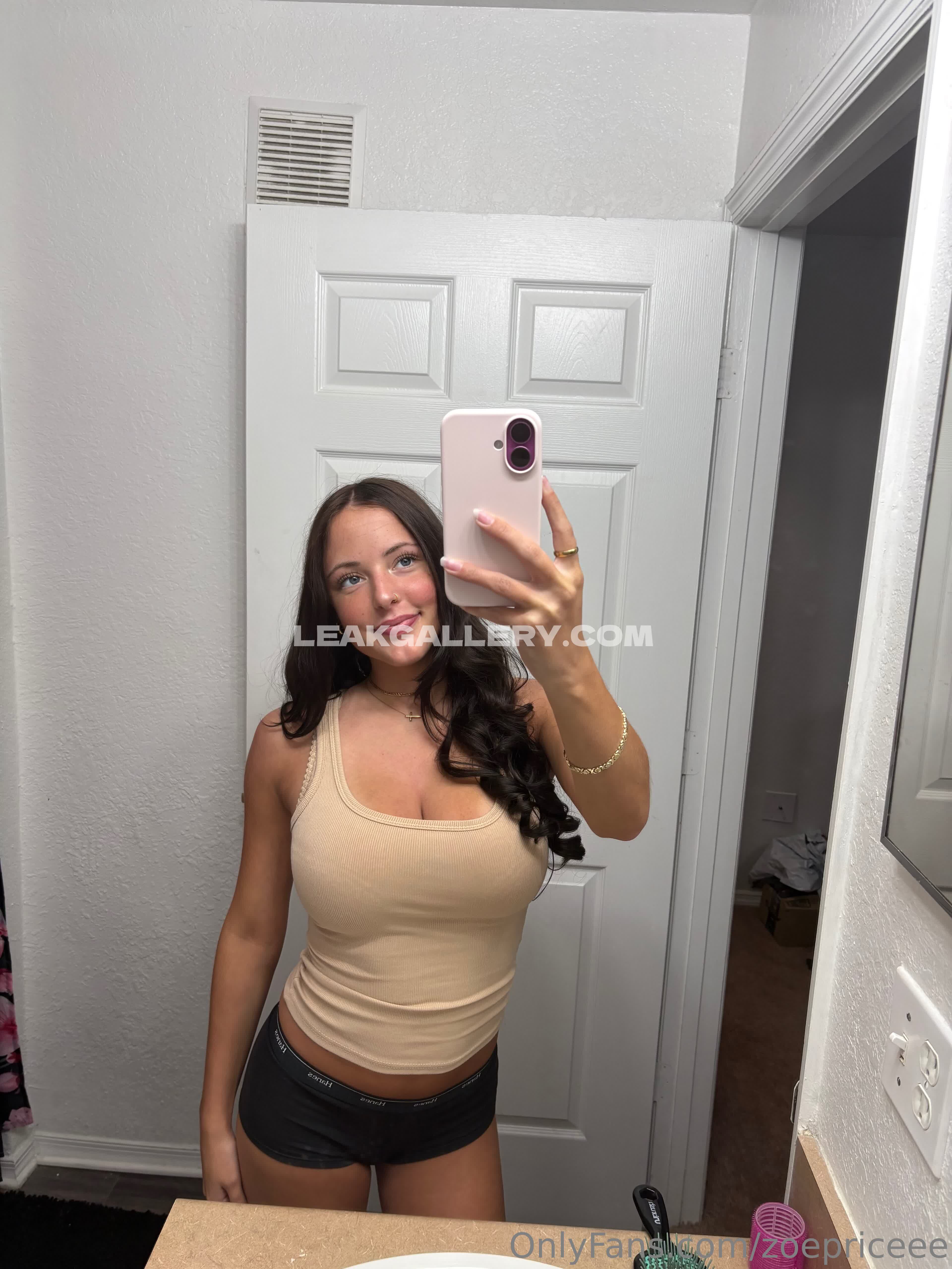 Zoepriceee OnlyFans Nudi in Esclusiva Trapela #13252629